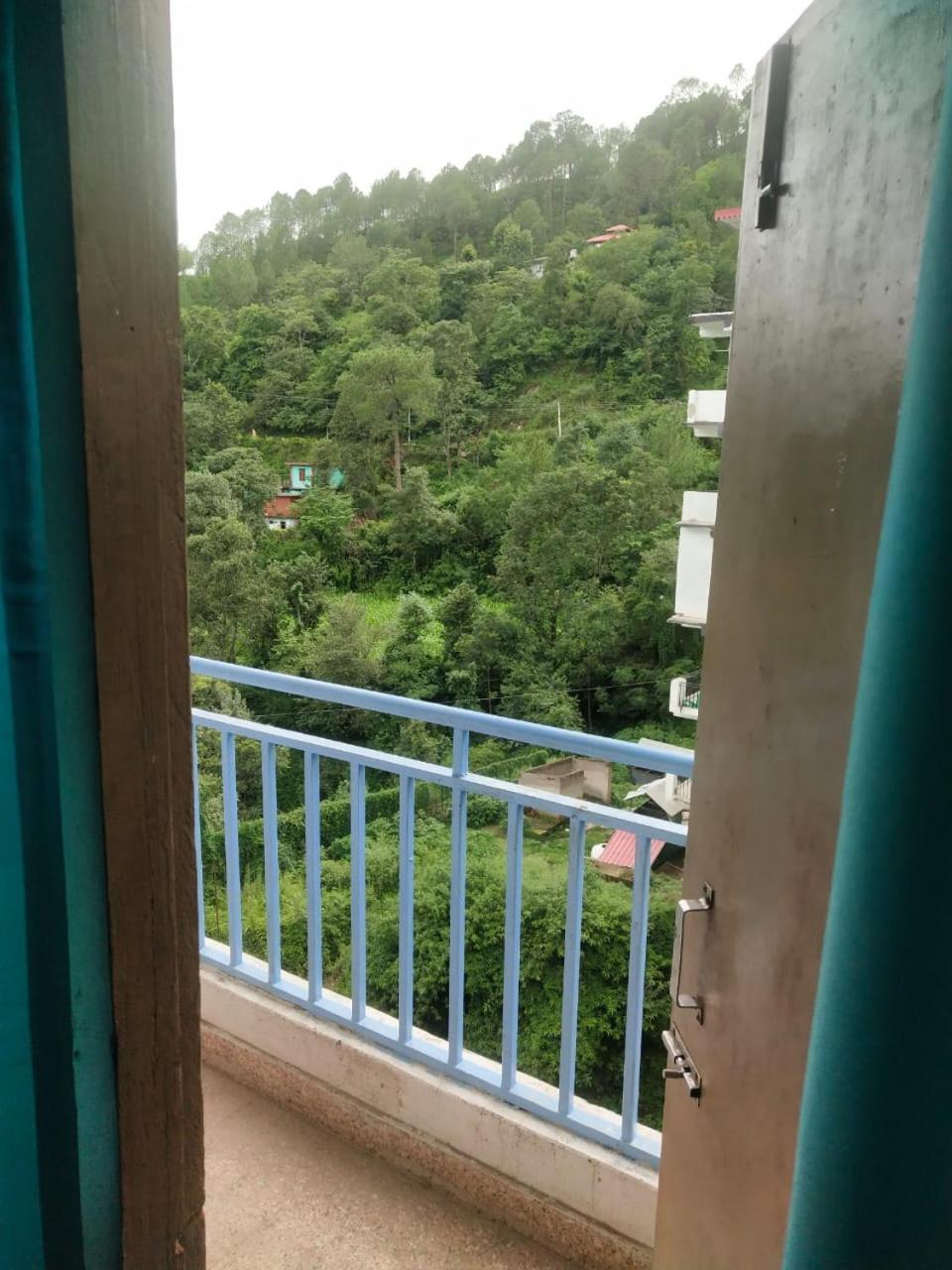 Abuzz Oxfordcaps Chanakya Hostel Solan Εξωτερικό φωτογραφία